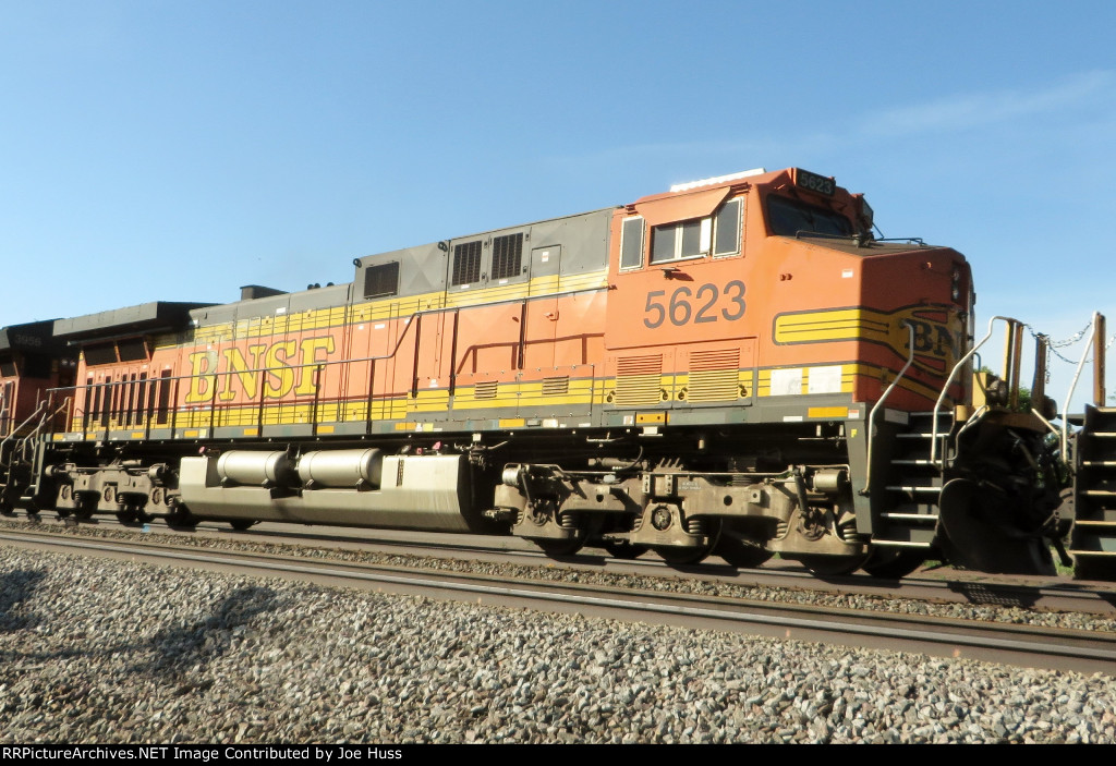 BNSF 5623